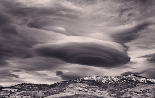 Необыкновенные лентикулярные облака, похожие на НЛО (15 фото)