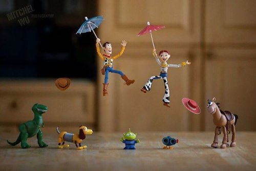 Истории игрушек в фотографиях Митчела Ву (28 фото)