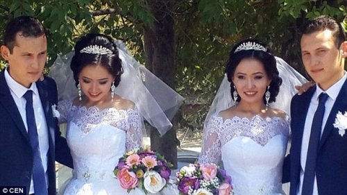 Сёстры-близнецы вышли замуж за братьев-близнецов, и сейчас обе беременны (8 фото)