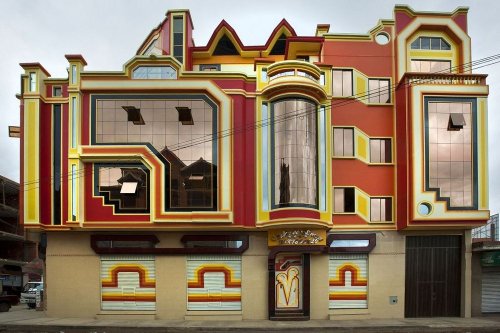 Необычные красочные дома города Эль-Альто (12 фото)