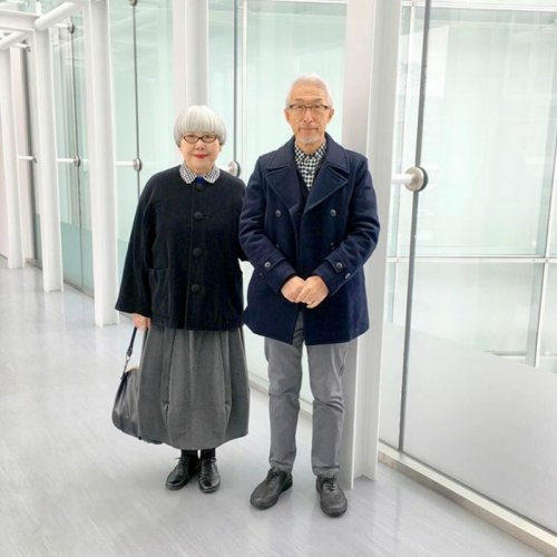 Супруги, состоящие в браке уже 37 лет, одеваются в одинаковом стиле (20 фото)