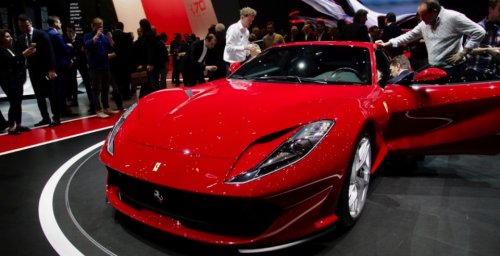 На автосалоне в Женеве представлен самый мощный и быстрый спорткар за всю историю Ferrari (5 фото)