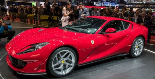 На автосалоне в Женеве представлен самый мощный и быстрый спорткар за всю историю Ferrari (5 фото)