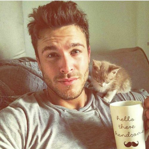 Горячие парни с котятами: единственный аккаунт в Instagram, на который вам нужно подписаться прямо сейчас! (10 фото)