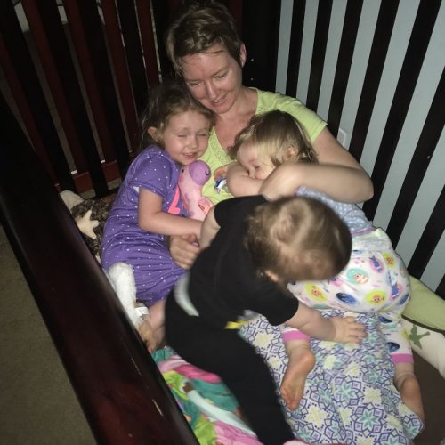 Фотограф и мать троих маленьких детей показала свои будни (26 фото)