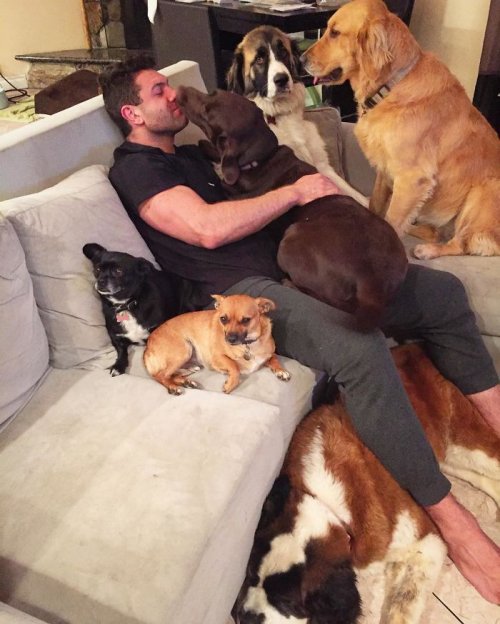 Ли Эшер и его семья из 9 спасённых животных (10 фото)
