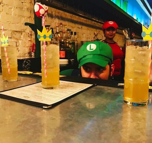 Тематический бар для поклонников видеоигры Super Mario Bros. (9 фото)