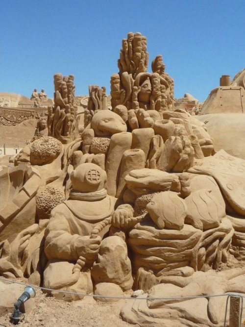 Потрясающие скульптуры из песка (26 фото)