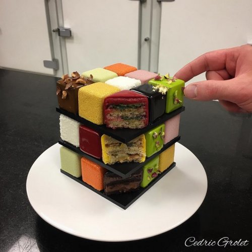 Восхитительные торты а-ля Кубик Рубика от кондитера Седрика Гроле (9 фото)