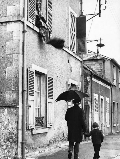 Юмористические уличные фотографии 1950-х годов Рене Мальтета (35 фото)