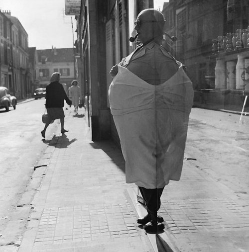 Юмористические уличные фотографии 1950-х годов Рене Мальтета (35 фото)