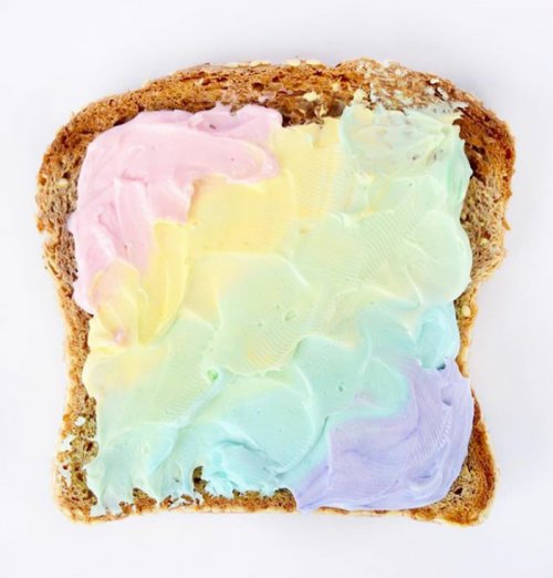 Разноцветные тосты покоряют Instagram (26 фото)