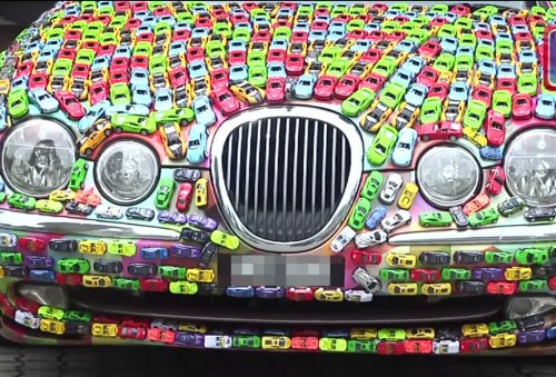 Коллекционер машинок Hot Wheels украсил свой Jaguar S-Type 4600 игрушками (5 фото + видео)