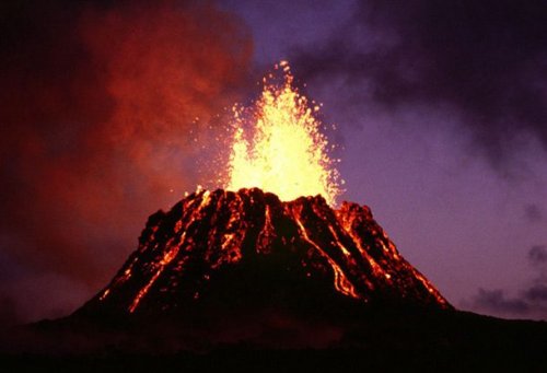 Топ-25: невероятные фотографии извержений вулканов, которые вы точно захотите увидеть