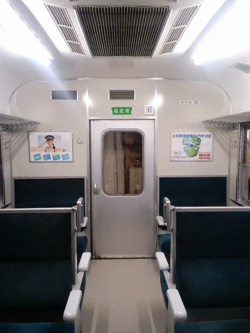 Энтузиаст из Японии сделал из своей комнаты точную копию вагона поезда