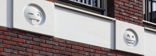 Голландские архитекторы украсили фасад здания смайликами (6 фото)