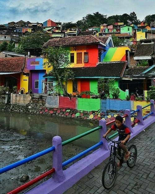 Кампунг Пеланги: невероятно красочная деревня в Индонезии (15 фото)