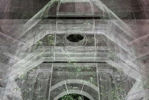 Призрачная проволочная инсталляция для королевского мероприятия в Абу-Даби (17 фото)