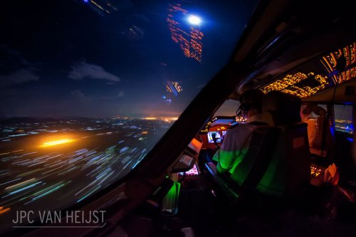 Завораживающие фотографии, сделанные из кабины пилота (23 фото)