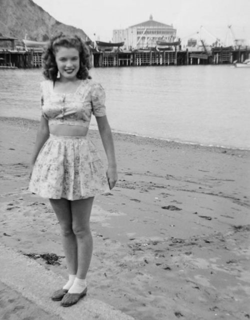 Редкие фотографии Мэрилин Монро, сделанные задолго до её всемирной известности (30 шт)