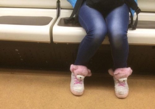 Странные и необычные пассажиры в метро (23 фото)
