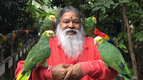 Повелитель птиц: мужчина из Индии посвятил свою жизнь спасению редких и вымирающих видов птиц