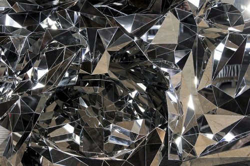 Трёхмерная зеркальная модель разбитого Мерседеса (9 фото)