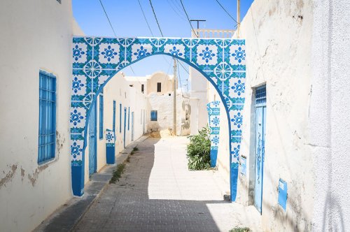 Тунисская деревня Эрриад, превращённая в художественную стрит-арт галерею (23 фото)