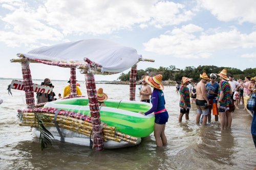 В Австралии состоялась регата с участием лодок, сделанных из пивных банок (10 фото)