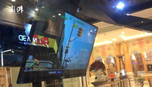 В шанхайском торговом центре мужчины могут поиграть в видеоигры, пока их возлюбленные занимаются шопингом (10 фото + видео)