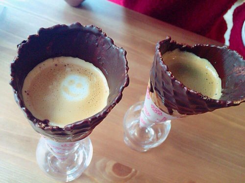 Новый тренд от японского кафетерия: кофе в конусе (13 фото)