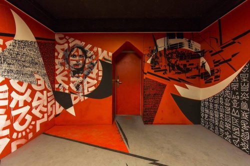 Граффити-художники превратили здание общежития в художественную галерею (17 фото)