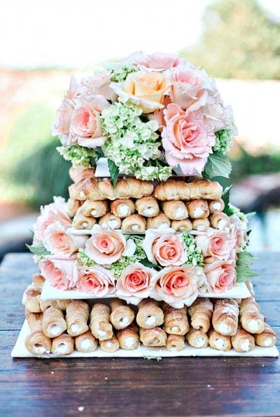 Необычные свадебные торты и праздничные десерты (17 фото)