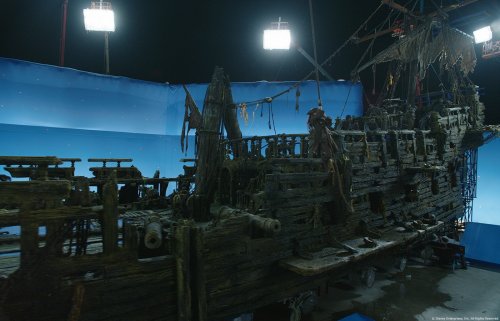 Кадры из фильма "Пираты Карибского моря 5" до и после добавления спецэффектов (18 фото)