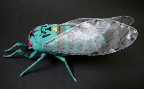 Вышитые мотыльки и бабочки от Юми Окита (10 фото)