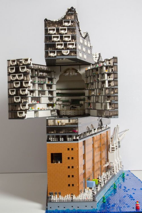 Гамбургская Эльбская филармония, воссозданная из 20.000 кирпичиков LEGO (13 фото)