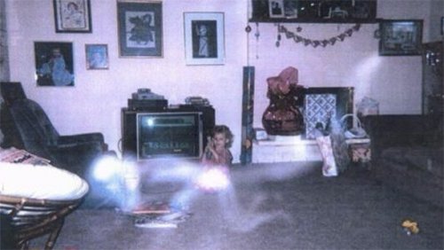 Топ-25: самые шокирующие фотографии призраков, от которых у вас поползут мурашки по коже