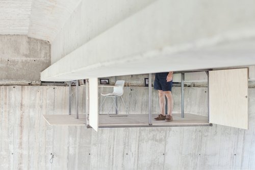 Испанский дизайнер построил потайную студию под мостом в Валенсии (10 фото + видео)