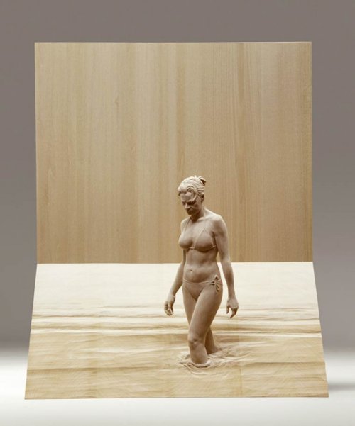 Реалистичные скульптуры людей, вырезанные художником Петером Деметцом из дерева (17 фото)