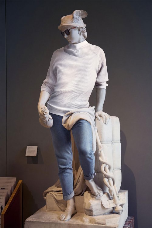 "Хипстеры в камне": художник Лео Кайяр продолжает превращать классические скульптуры в хипстеров (14 фото)