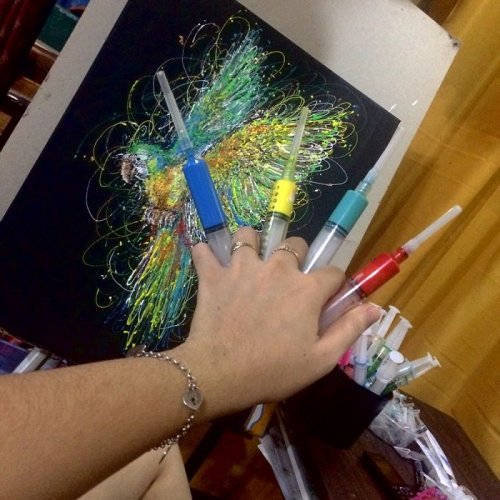 Медсестра-художница пишет картины шприцами, наполненными красками (15 фото)