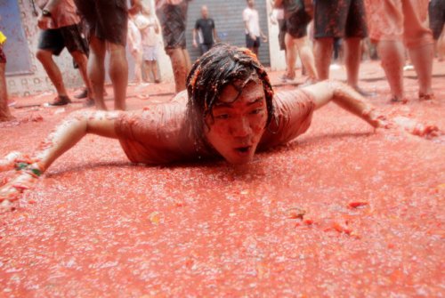 В Испании прошла ежегодная битва помидорами La Tomatina 2017 (30 фото)