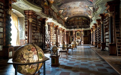 Величественная архитектура центральной библиотеки Чехии (8 фото)