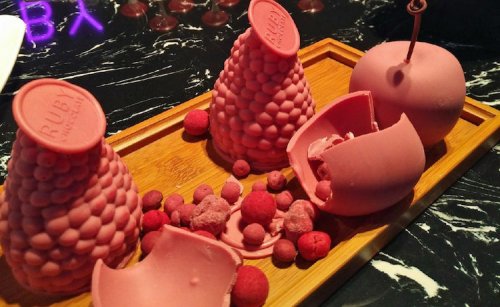 В Швейцарии представили новый вид шоколада натурального розового цвета (7 фото)