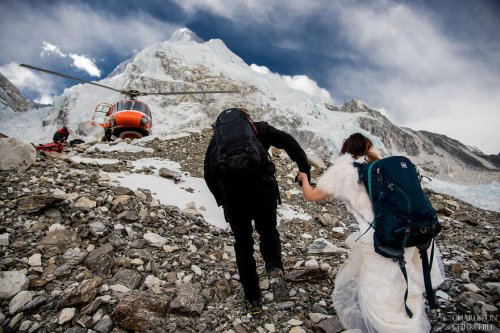 Свадебная церемония на Эвересте (17 фото)