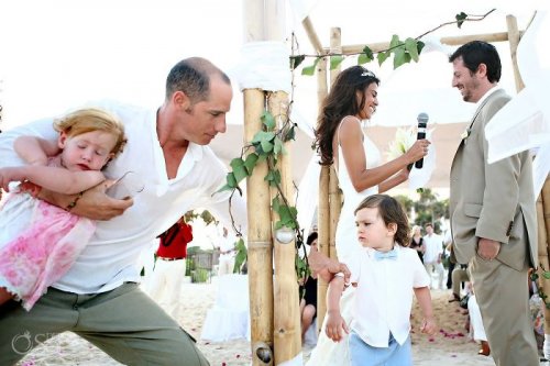 Забавные фотографии с детьми на свадьбах (25 фото)