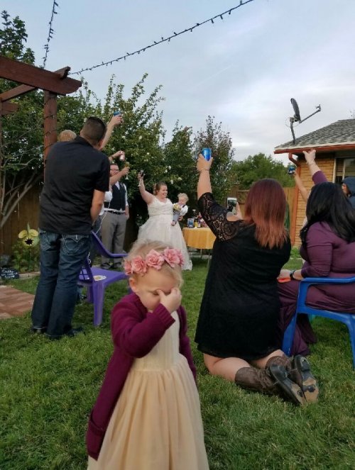 Забавные фотографии с детьми на свадьбах (25 фото)
