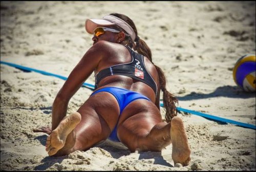 Причины, по которым мужчины обожают смотреть женский пляжный волейбол (30 фото)