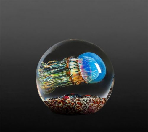 Невероятно реалистичные стеклянные скульптуры медуз (18 фото)