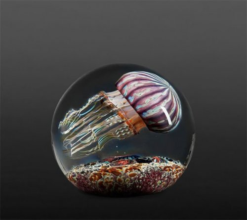 Невероятно реалистичные стеклянные скульптуры медуз (18 фото)
